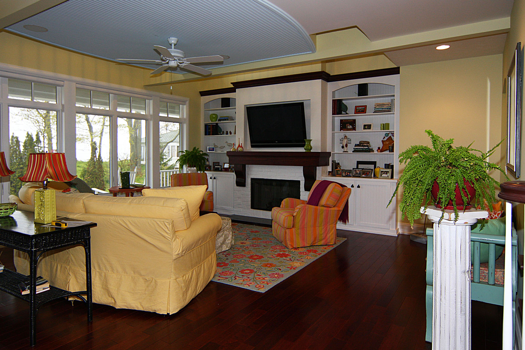 5933 Lakeshore Drive