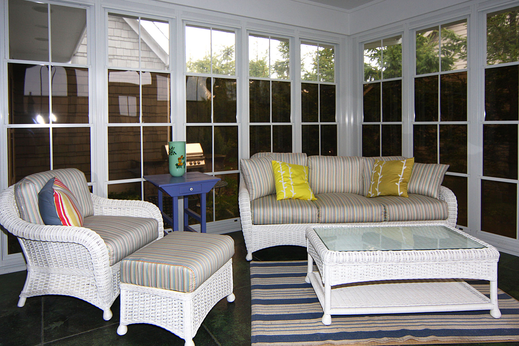 5933 Lakeshore Drive