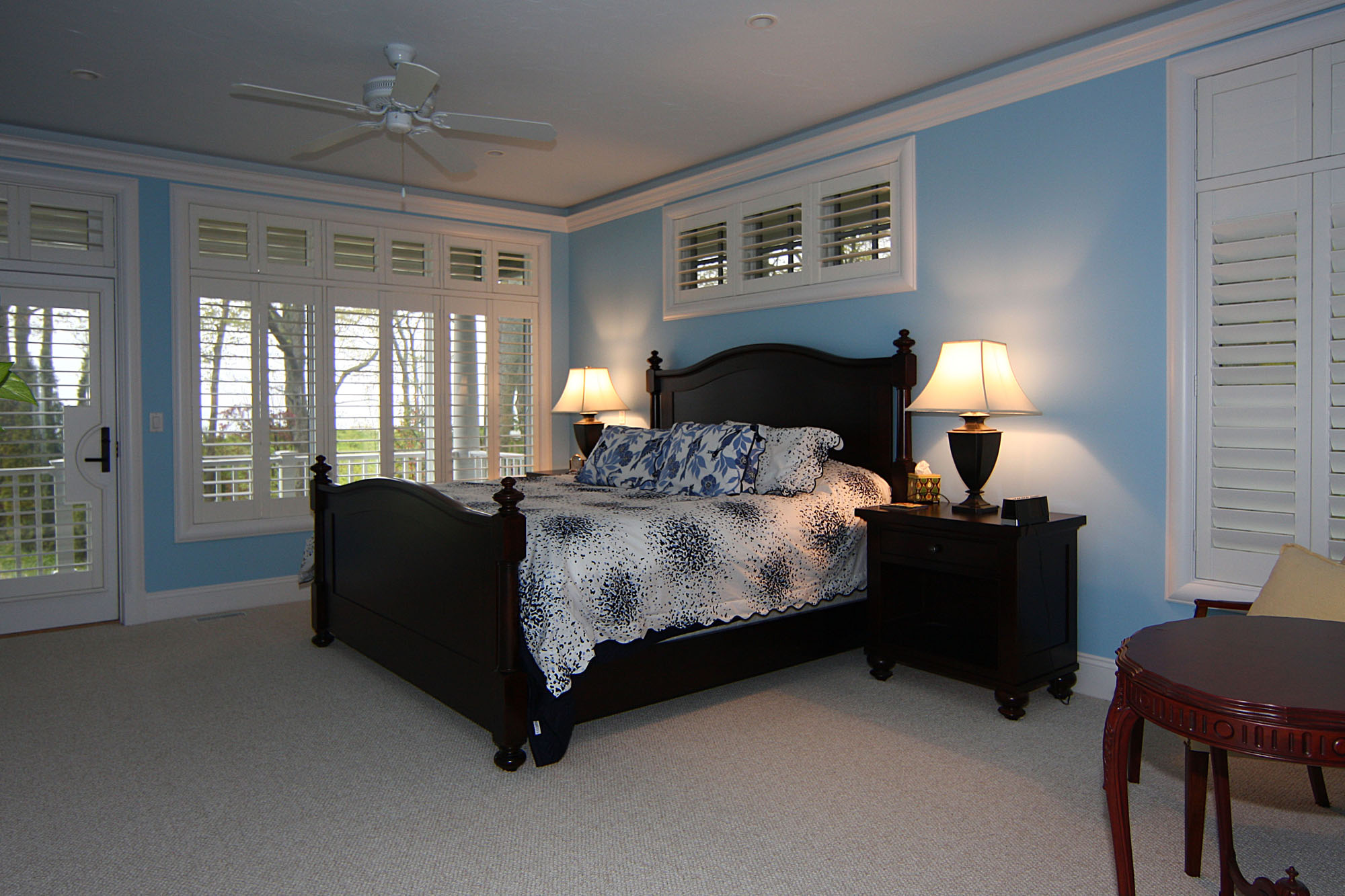 5933 Lakeshore Drive