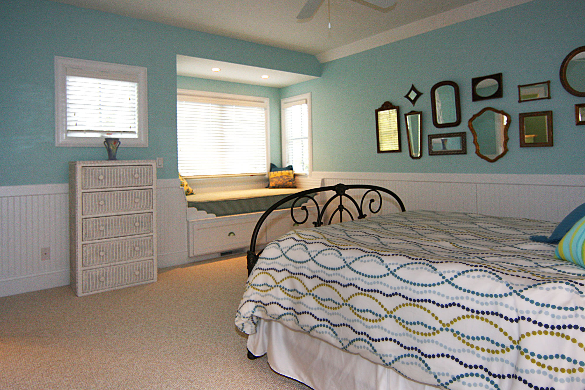 5933 Lakeshore Drive