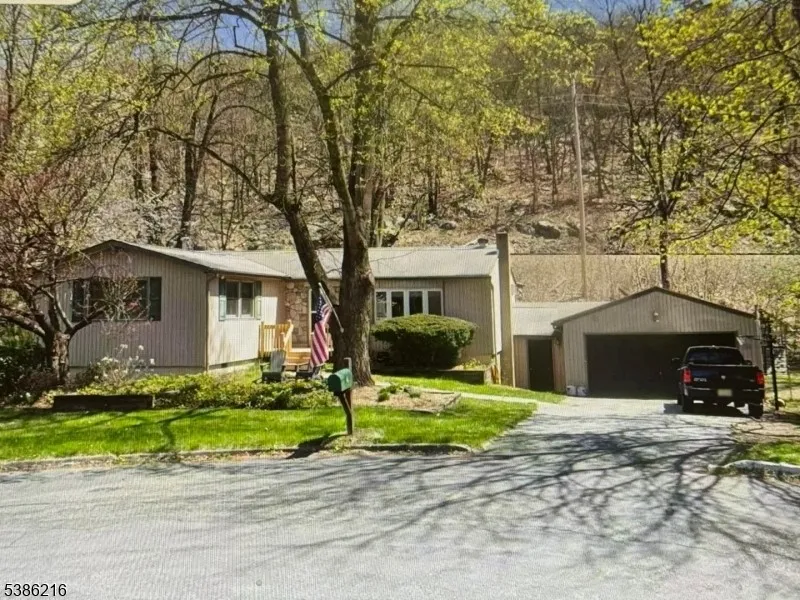 7 Cedar Ct, Ogdensburg Boro, NJ