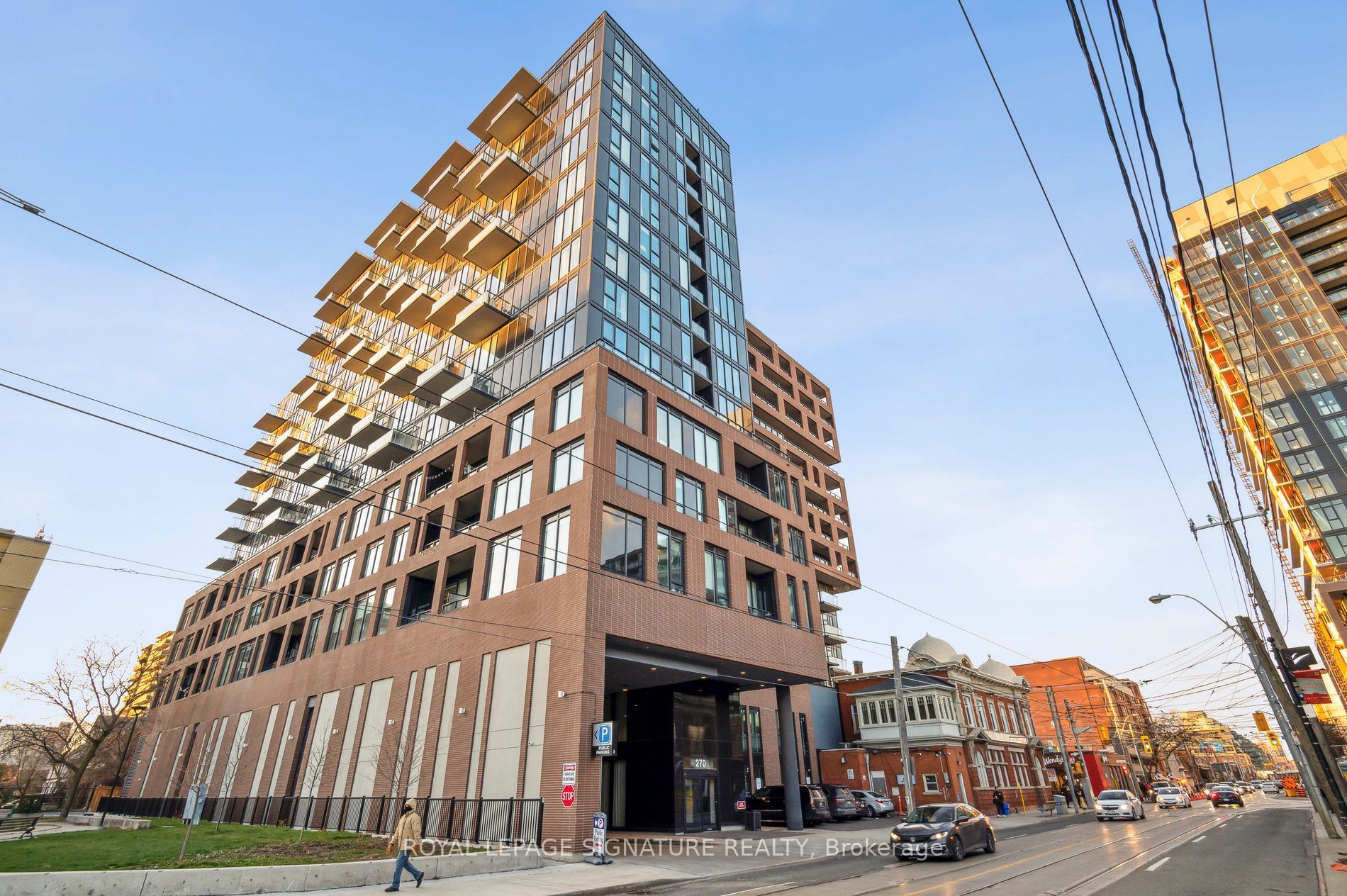 270 Dufferin St N LP18