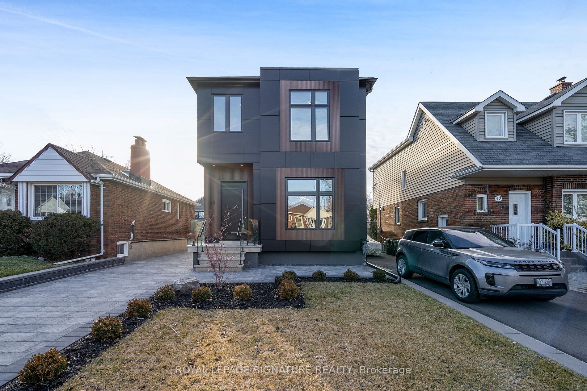 40 Manderley Dr