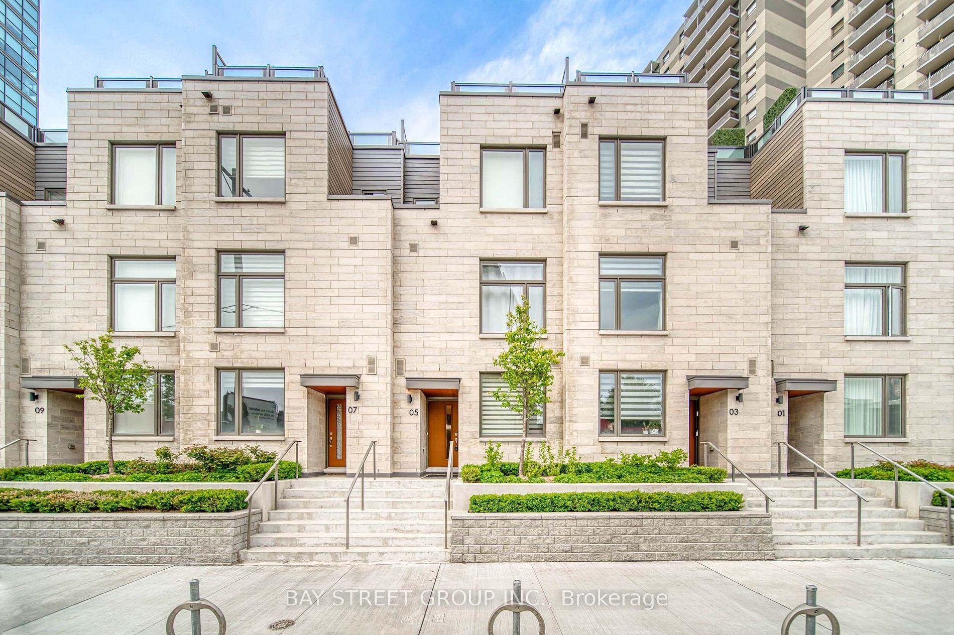 270 Davenport Rd 304