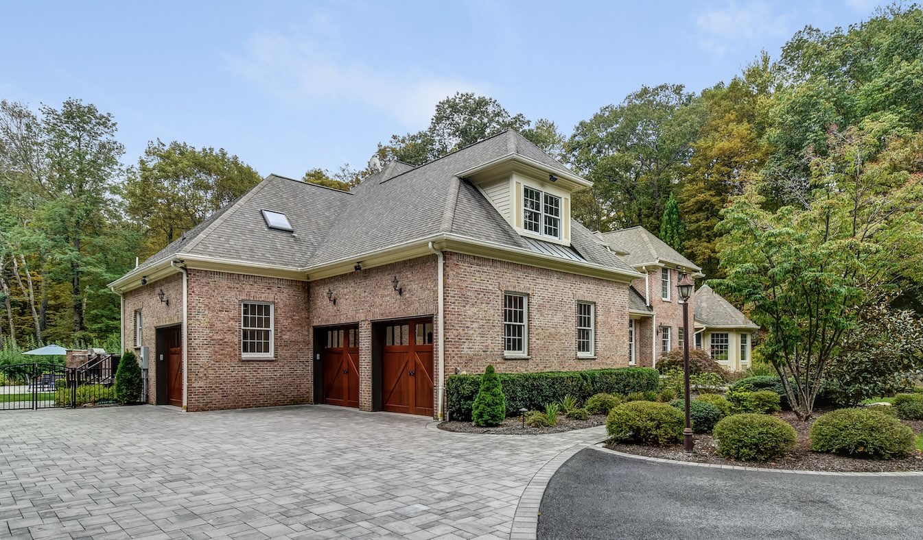 826 W Shore Dr