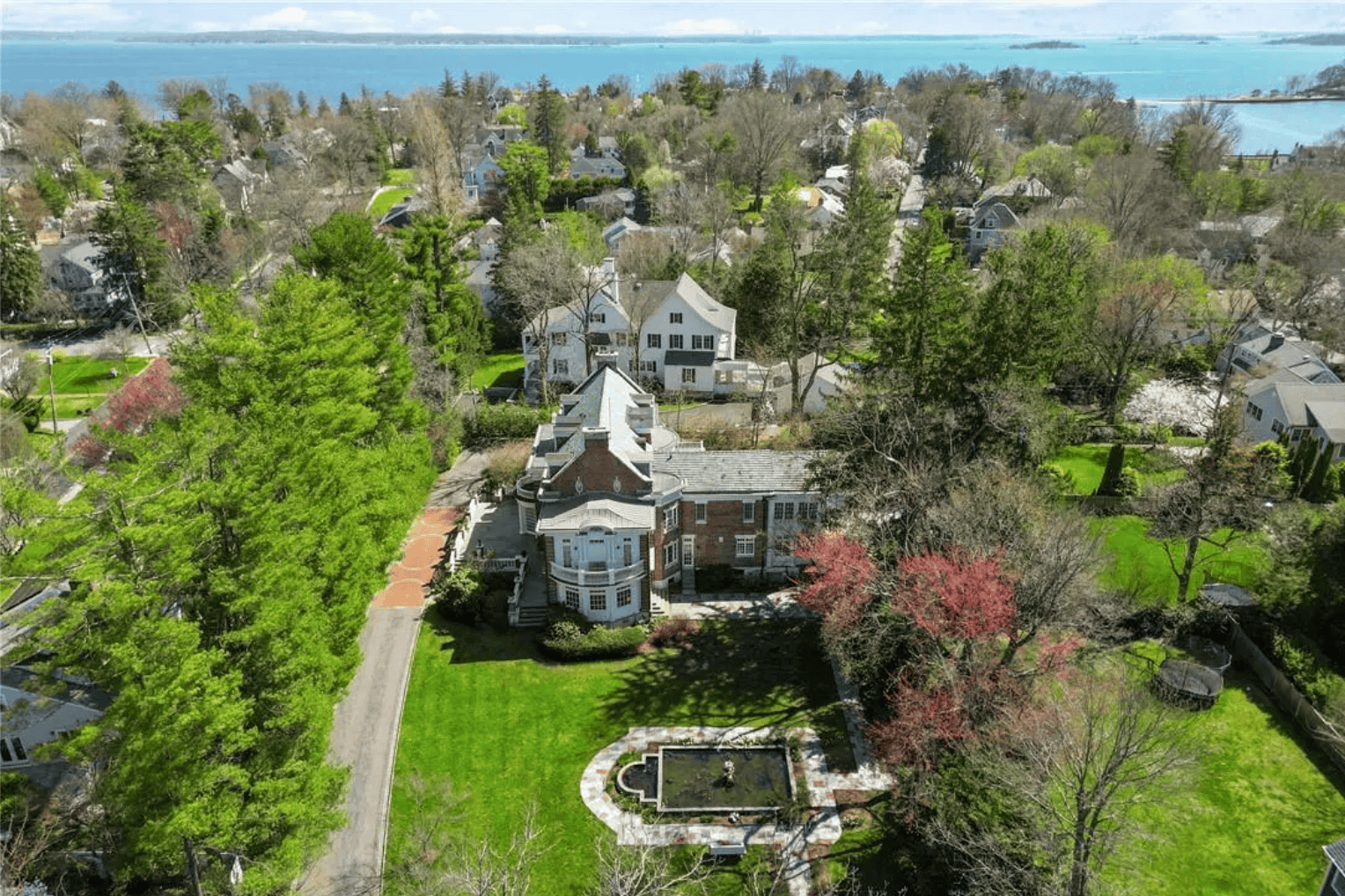 37 Woodbine Avenue