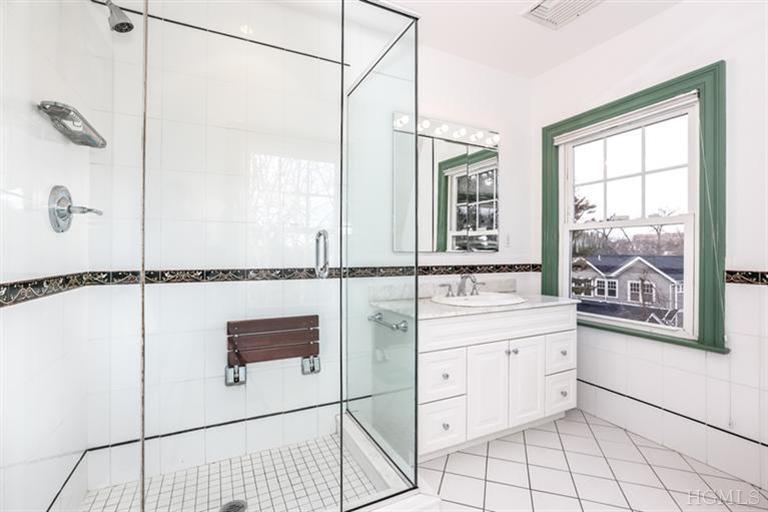 7 Thompson Pl