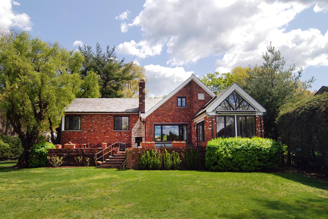 606 Shore Acres Dr