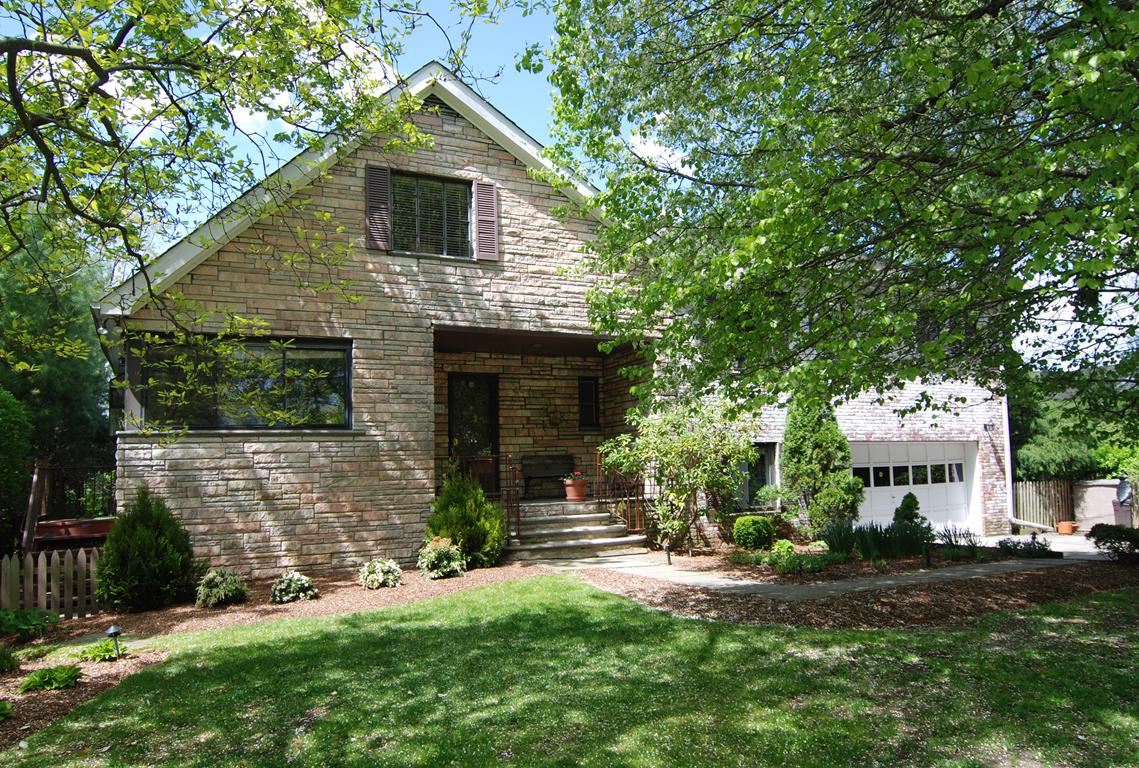 606 Shore Acres Dr