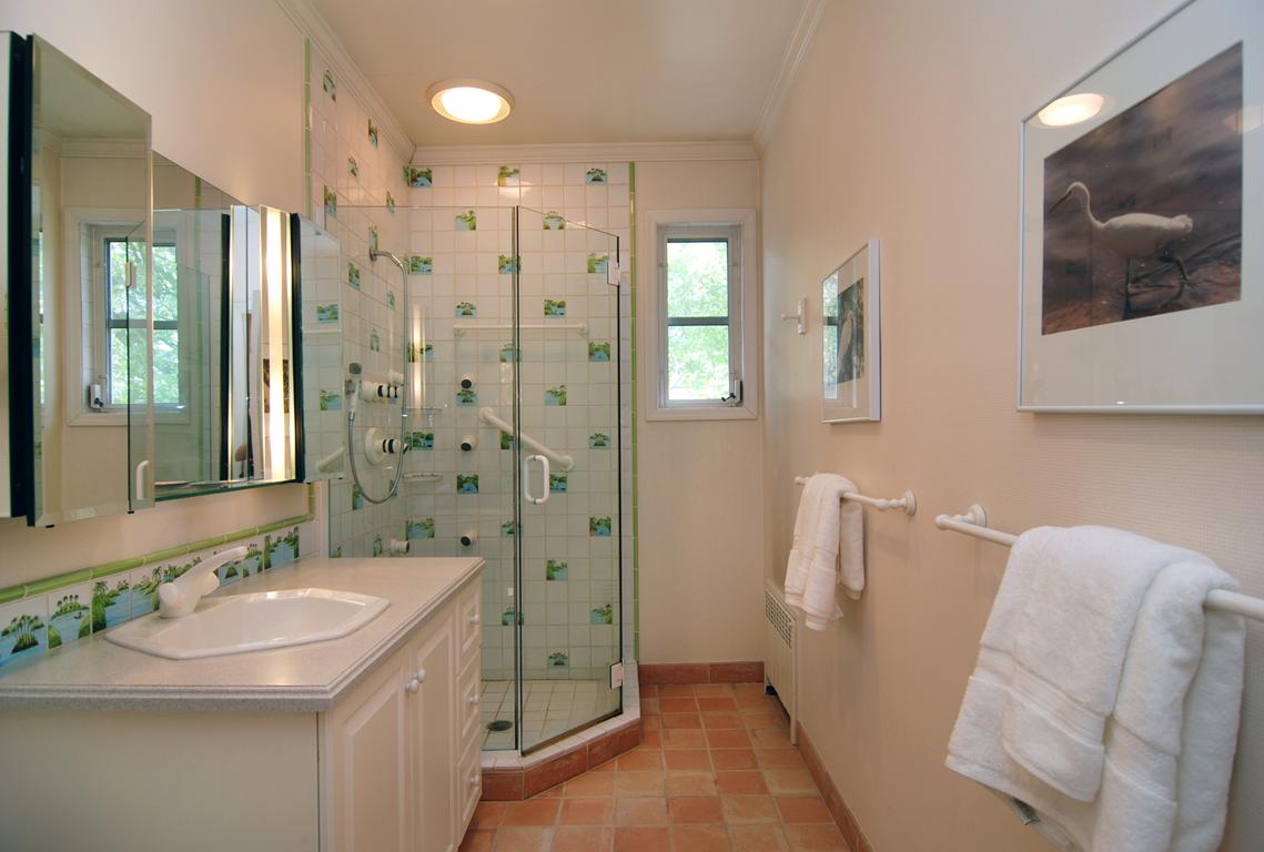 606 Shore Acres Dr