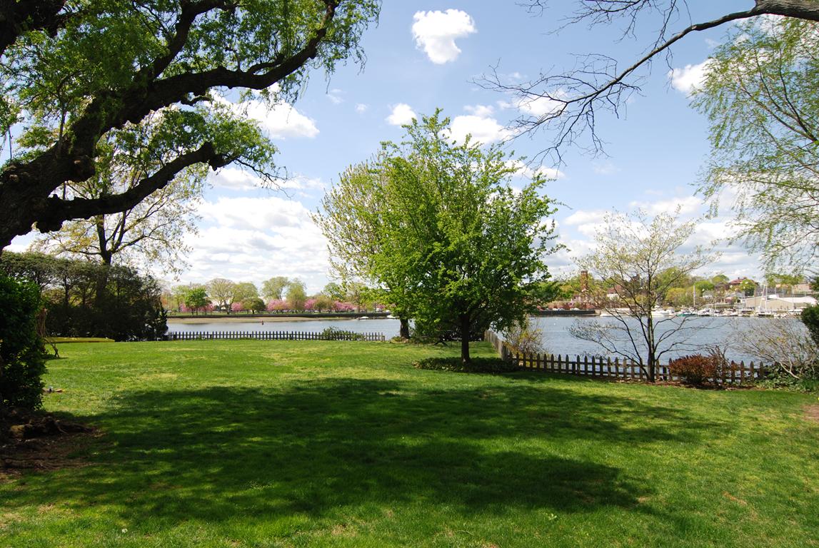 606 Shore Acres Dr