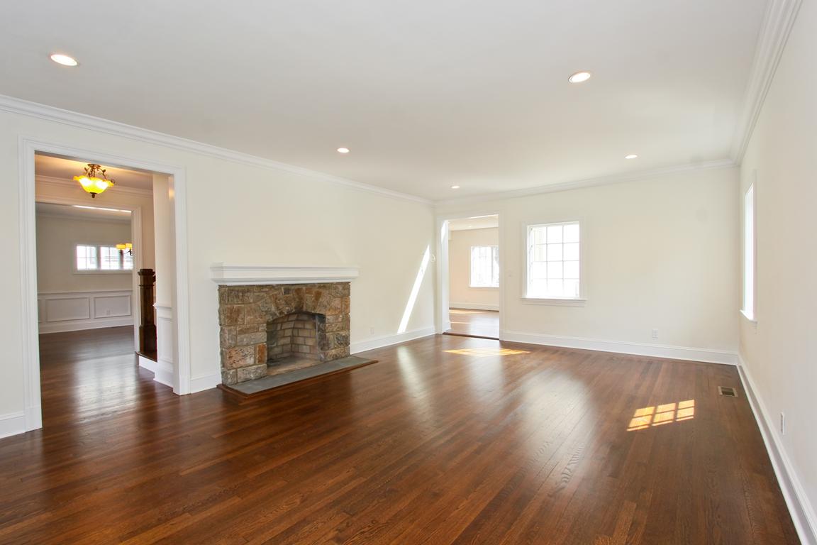 7 Byron Ln