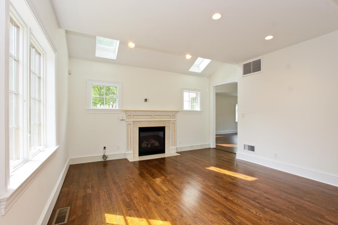 7 Byron Ln