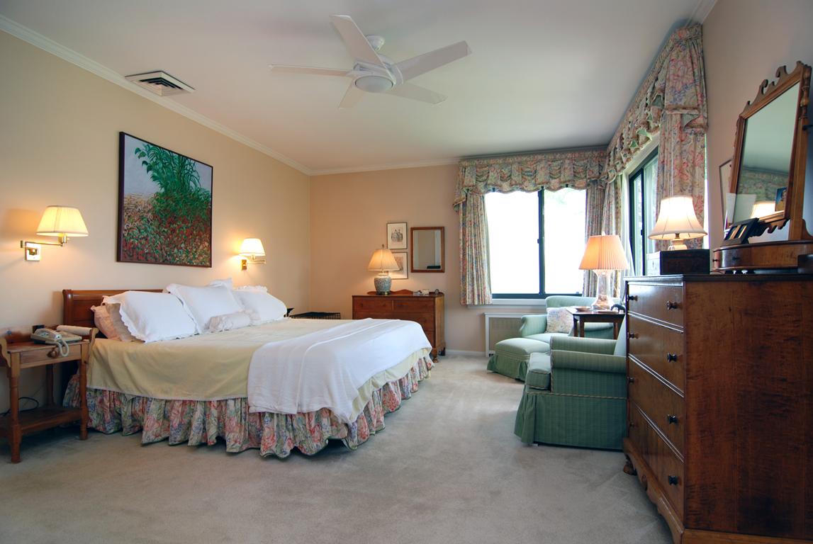 606 Shore Acres Dr