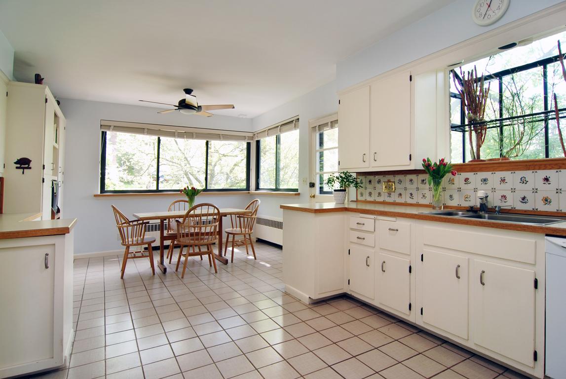 606 Shore Acres Dr