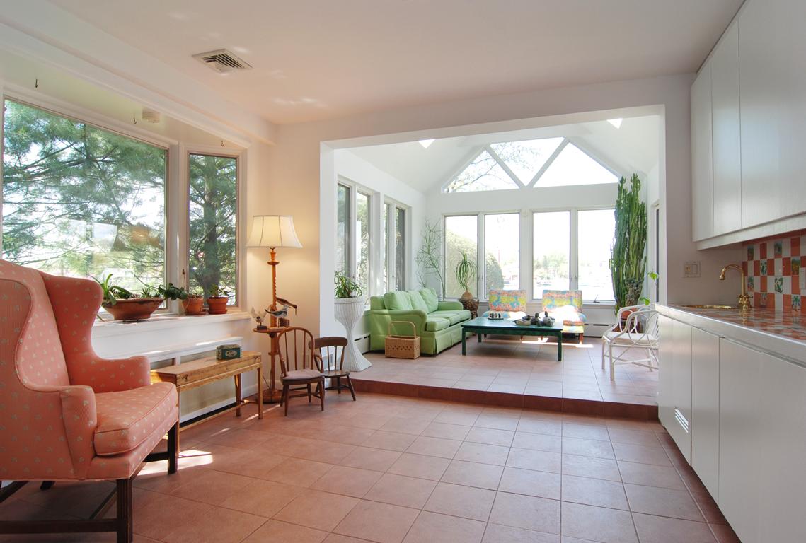 606 Shore Acres Dr