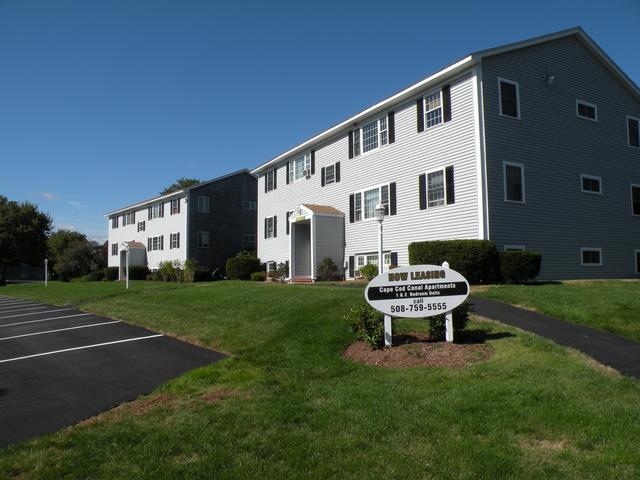 6 Unit Multifamily includes 5 2BR units and one 1 BR unit, separate laundry, fully rented with income of approx $6k per month. Many renovations. Landscaped exterior, plenty of parking, great investment opportunity.