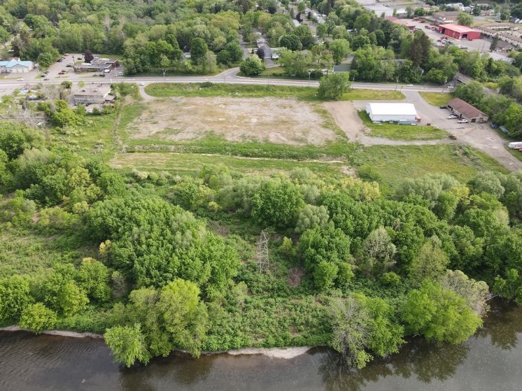 Development Opportunity! 14.1 acres, 4.6 acres raised above the flood plain and ready to build on, this
property is on a high traffic road and within 1 mile of I-81 and I-88! Would be perfect space for a warehouse,
industrial site, or residential buildout! Location would be great for a mixed-use building as well as their are
population centers nearby to support both rental and retail business. Land Lease is an option!
Directions: Front street to route 12a/chenango bridge road. Property is on the right past Chenango animal hospital.