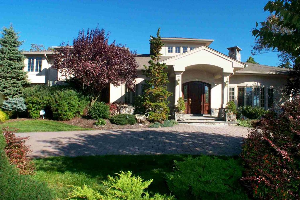 11 THAMES DR