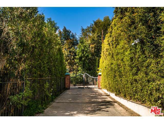 14 Oakmont Dr