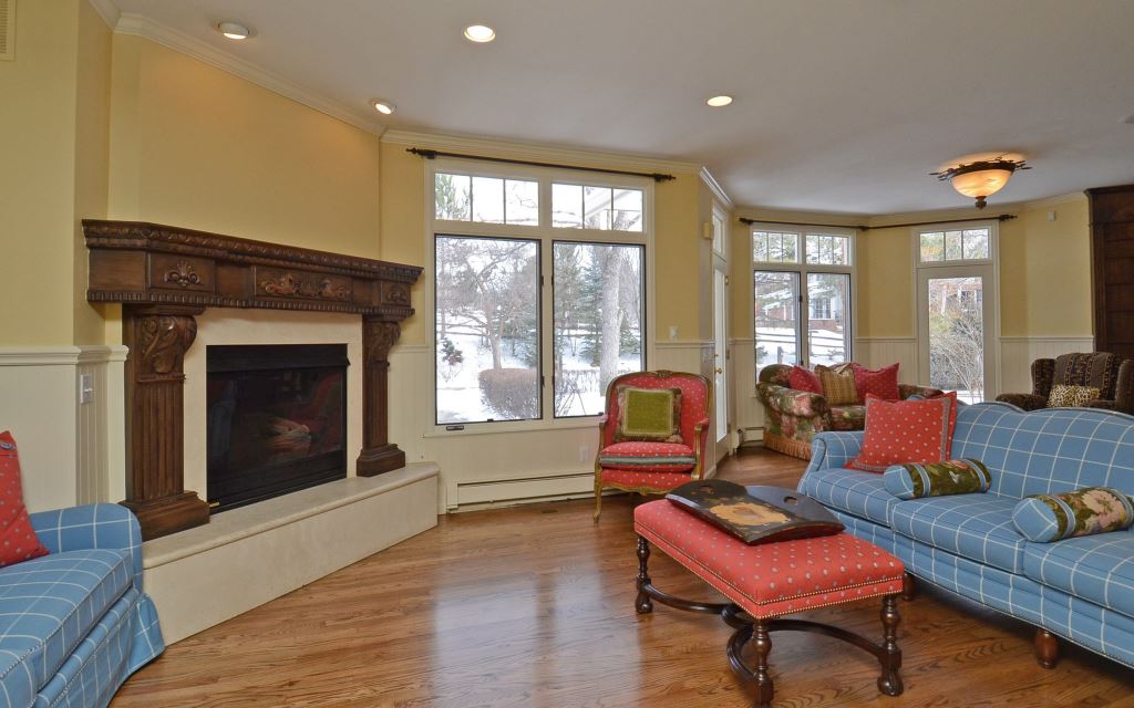 901 E Chestnut Trail