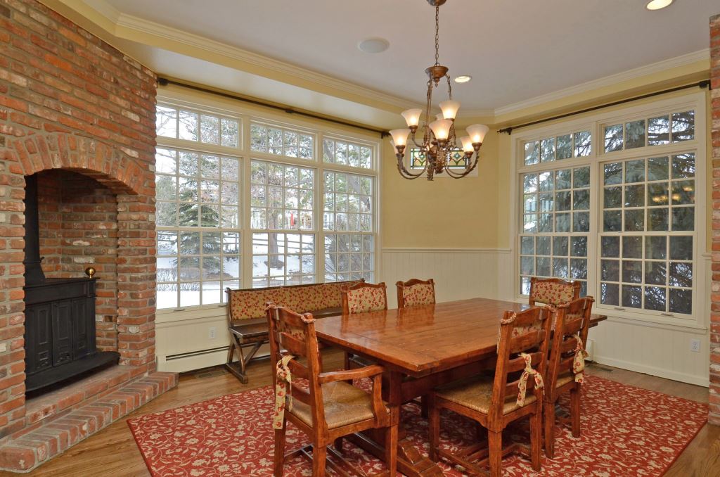 901 E Chestnut Trail