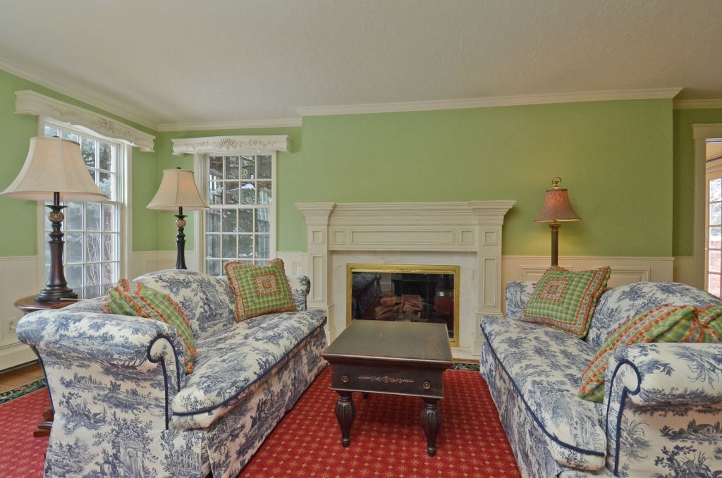 901 E Chestnut Trail