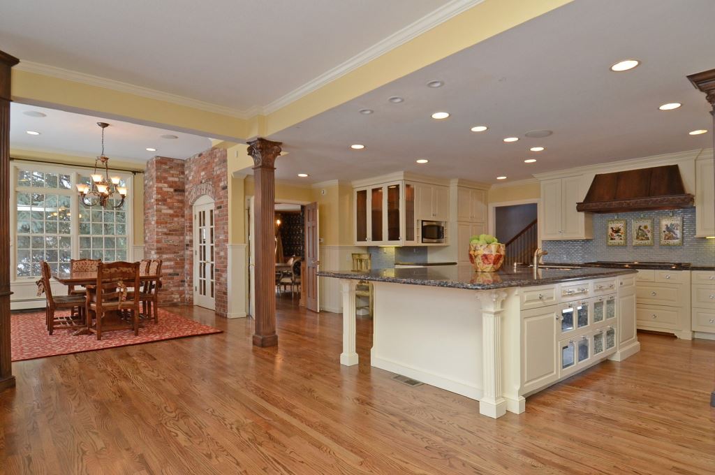 901 E Chestnut Trail