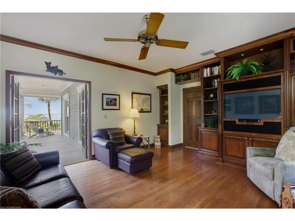 1270 SE MACARTHUR