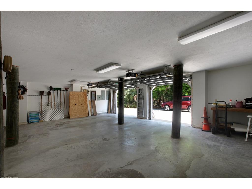 1270 SE MACARTHUR