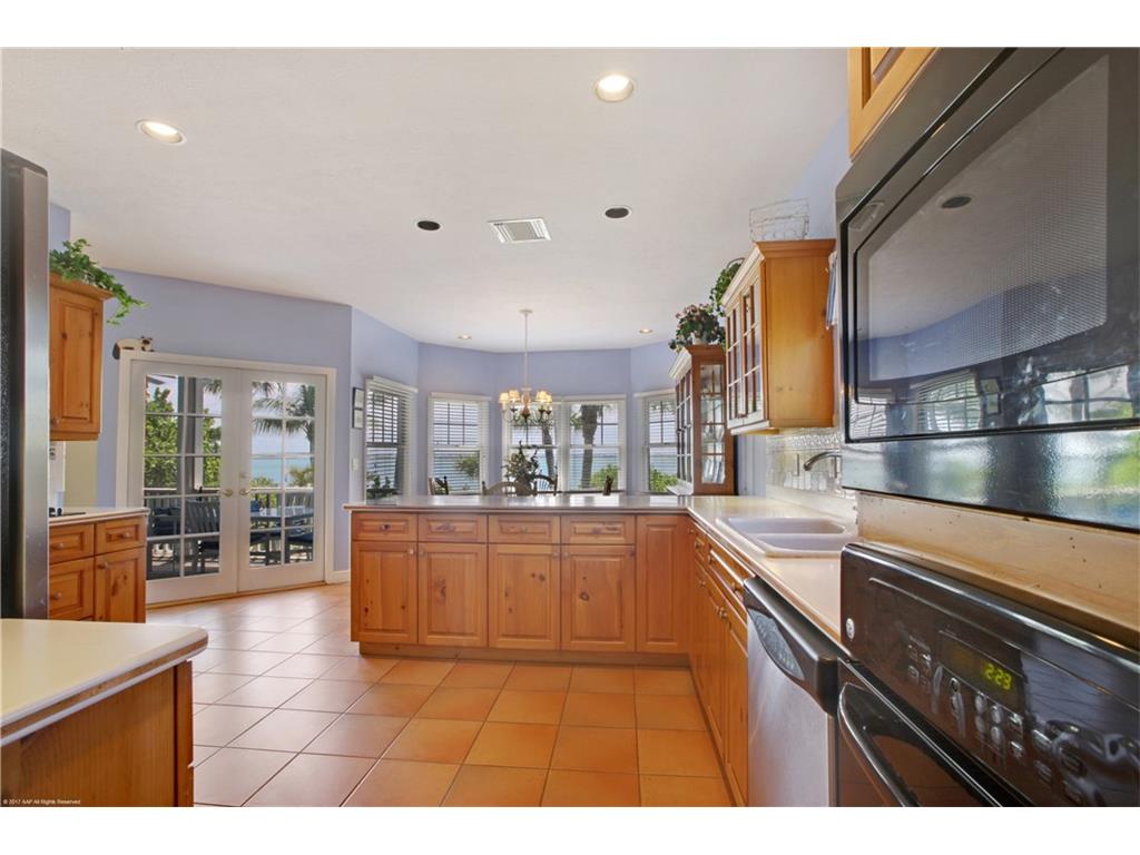 1270 SE MACARTHUR