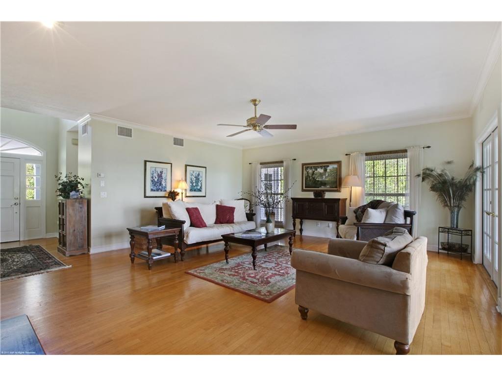 1270 SE MACARTHUR