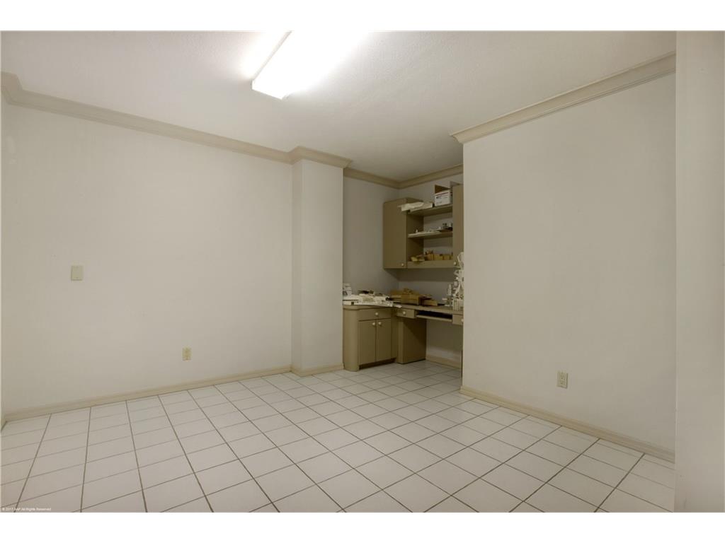 1270 SE MACARTHUR