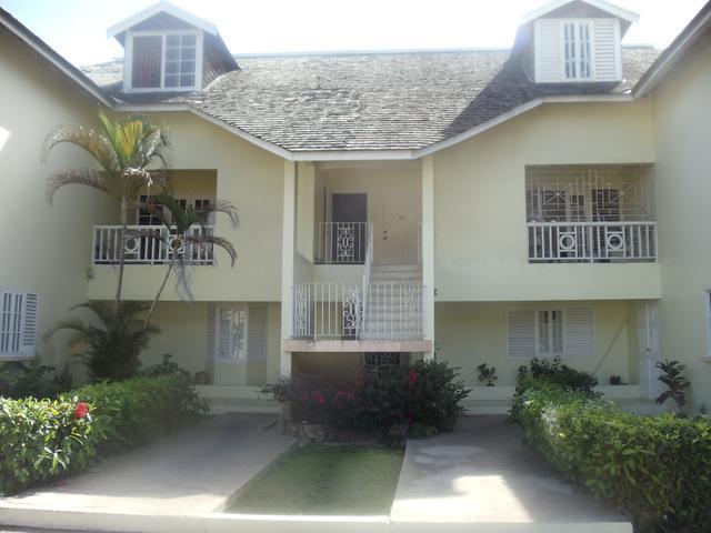 COUNTRY MANOR 10B
