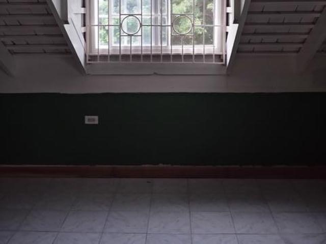 COUNTRY MANOR 10B