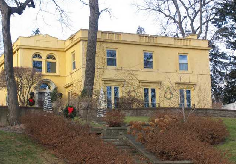 2754 W Lake Of The Isles Parkway
