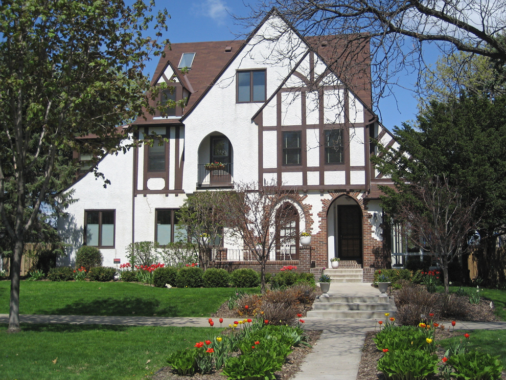 1916 Kenwood Parkway
