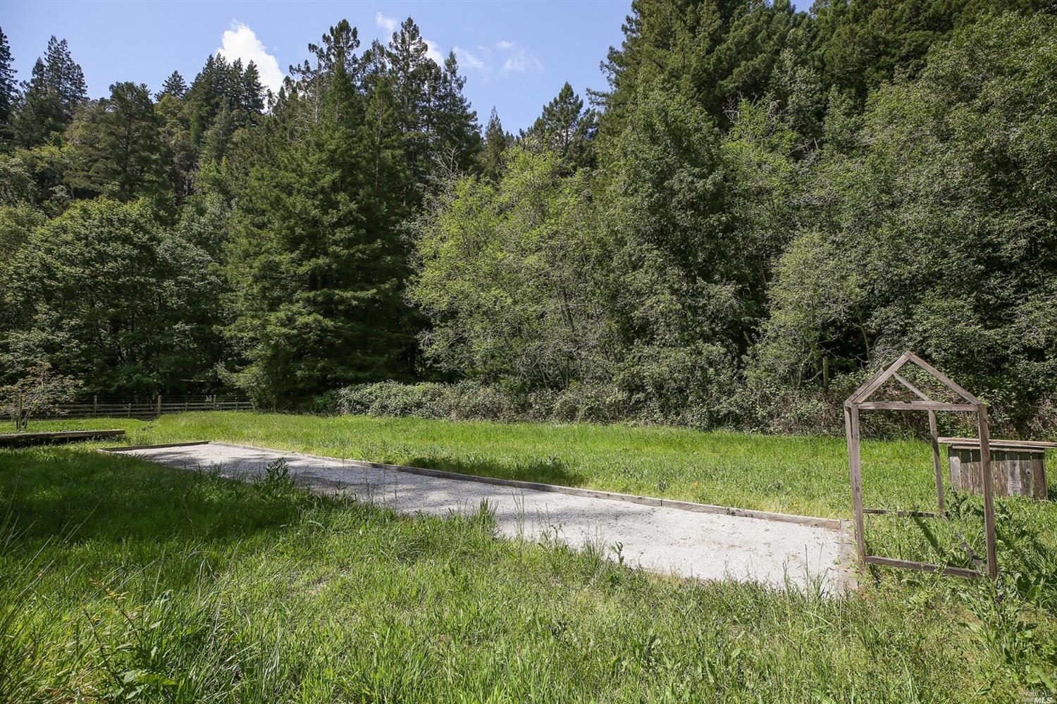 2515 Bohemian Highway