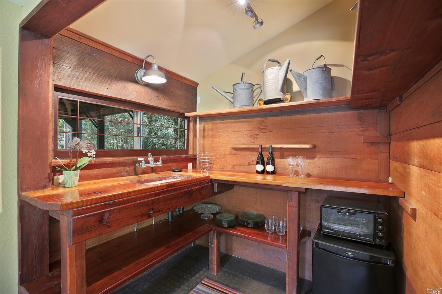 2515 Bohemian Highway