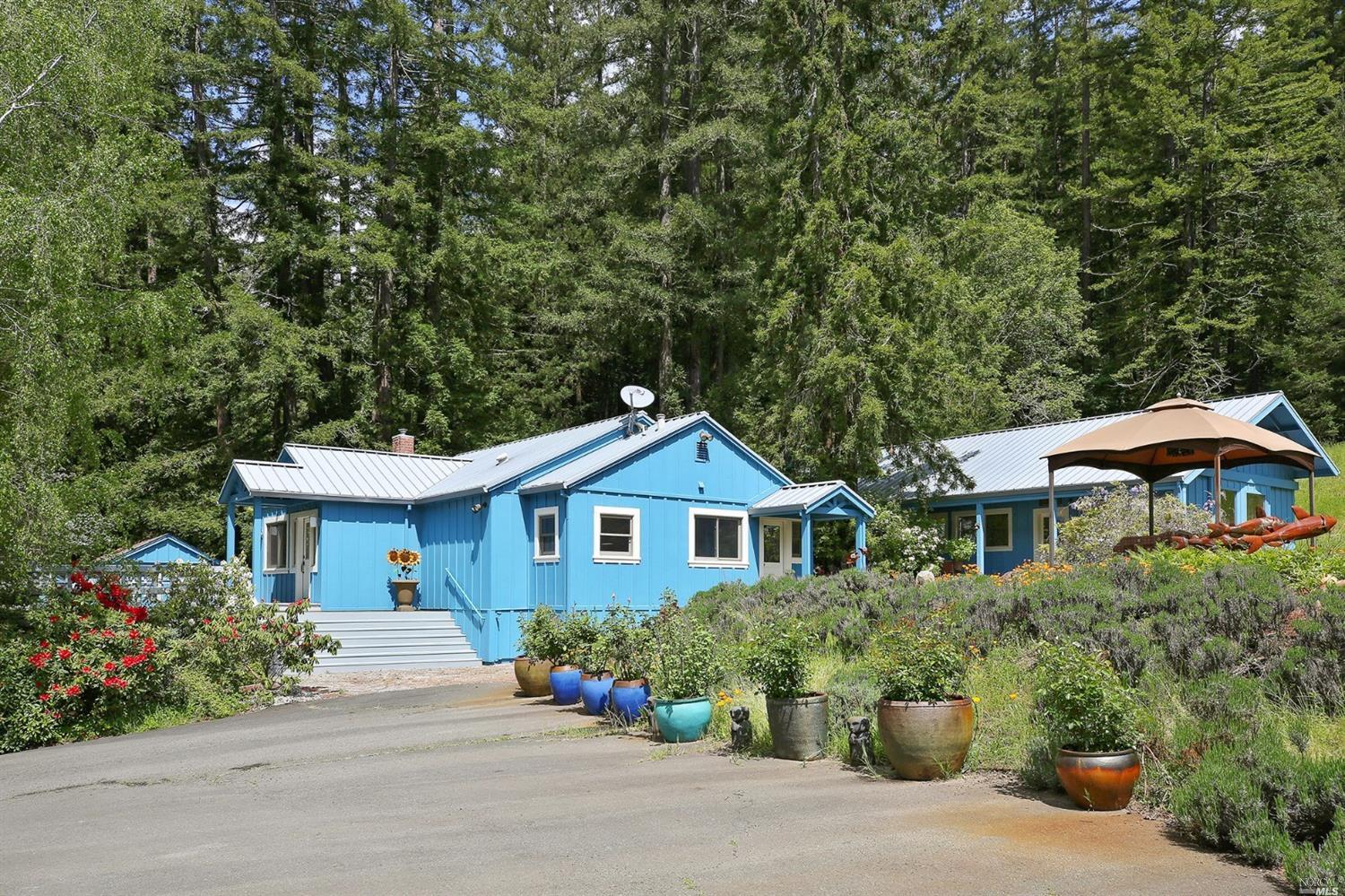 2515 Bohemian Highway