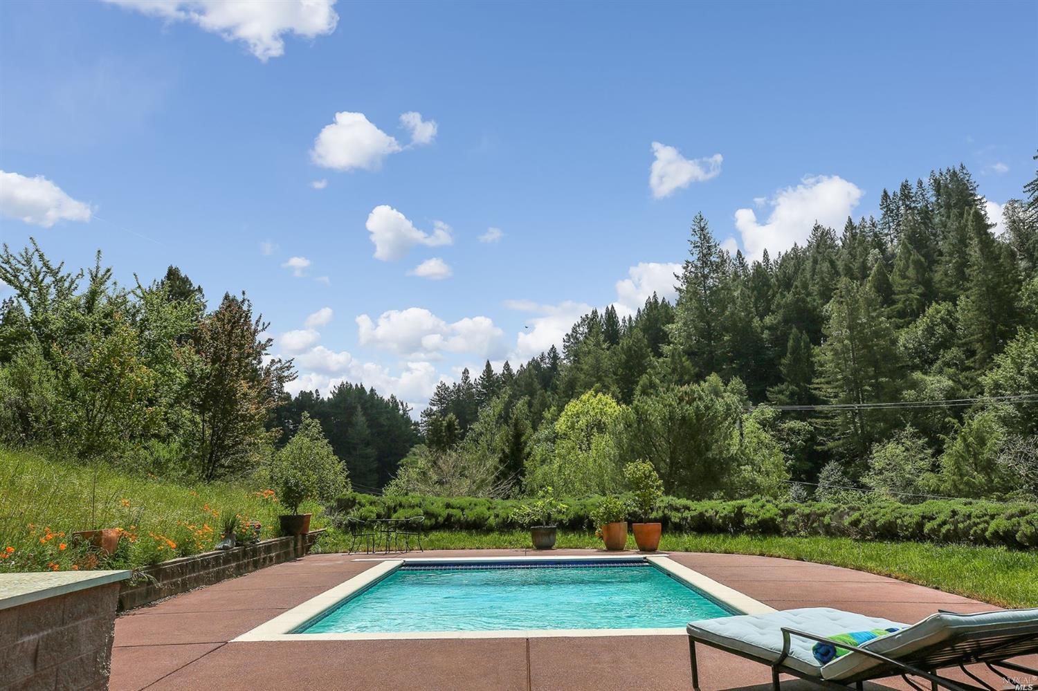 2515 Bohemian Highway