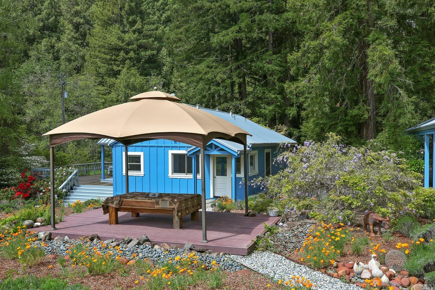 2515 Bohemian Highway