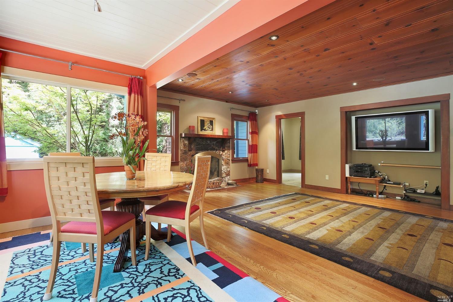 2515 Bohemian Highway