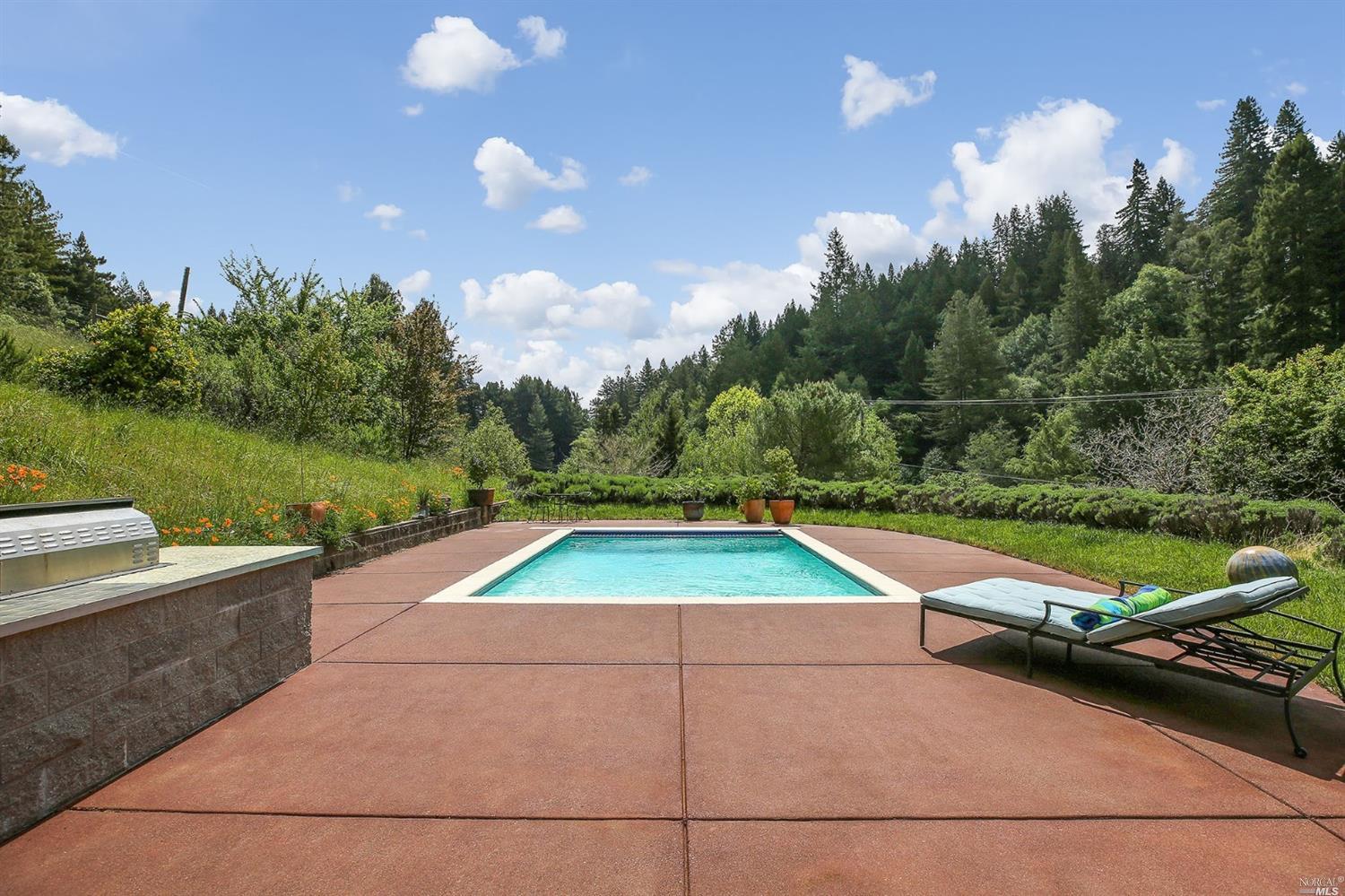 2515 Bohemian Highway