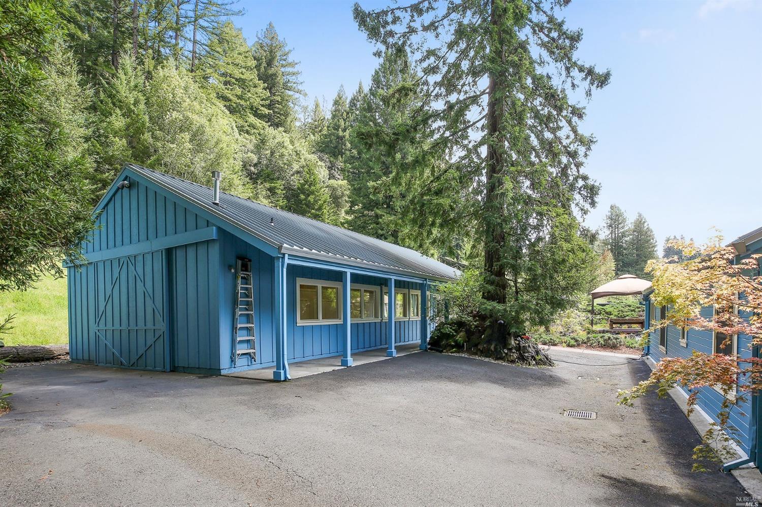 2515 Bohemian Highway