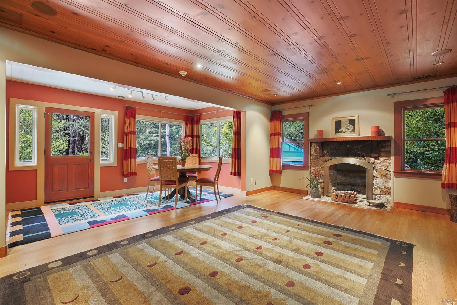 2515 Bohemian Highway