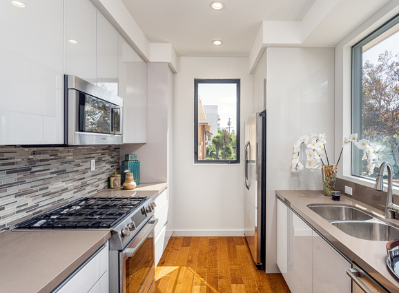 146.5 S Hayworth Avenue