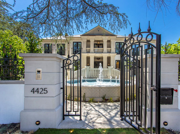 4425 Haskell Ave
