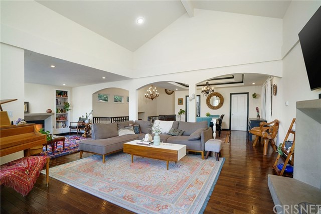 11437 Decente Drive