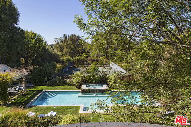 6763 Zumirez Dr